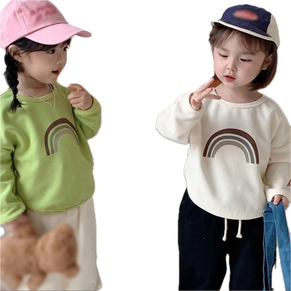 New kid’s rainbow pullover shirt size 3-4 - Picture 2 of 8